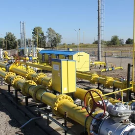 Gas pipes and valves