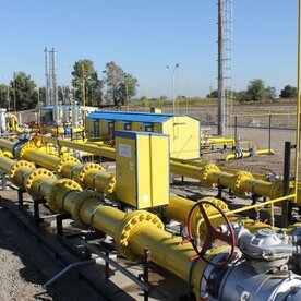 Gas pipes and valves